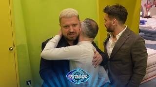 Download Lagu Momenti kur Labi lë shtëpinë, nuk përshëndetet nga të gjithë banorët! MP3