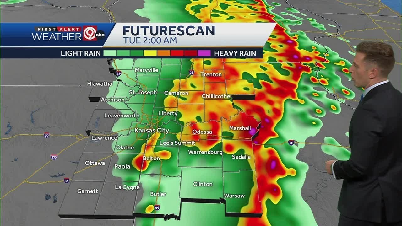 Risk of severe thunderstorms this evening - YouTube