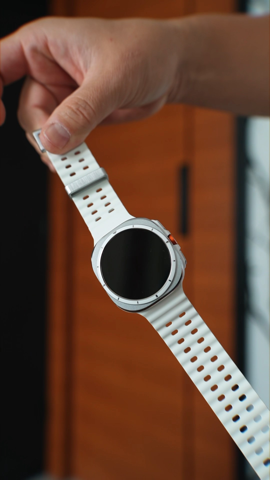 Samsung Galaxy Watch Ultra Unboxing in White! - YouTube Samsung Galaxy Watch Ultra Unboxing in White! - YouTube