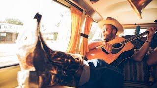 VDub Sessions // Charley Crockett plays "Goin' Back to Texas" chords