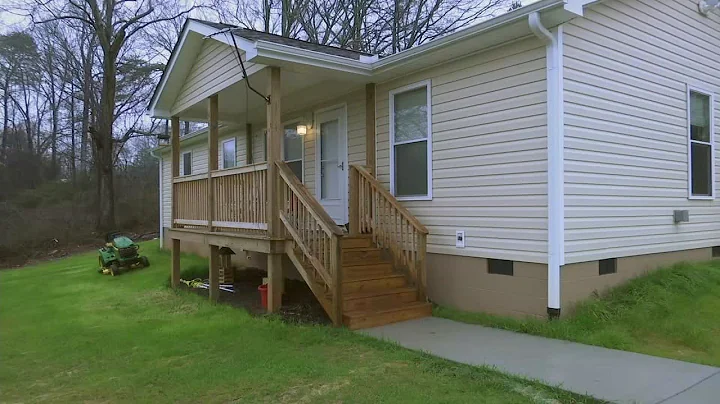 Swinney's foundation helps Habitat for Humanity bu...