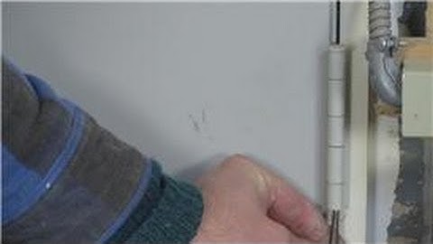 Home Maintenance Tips : How to Take a Door off Its Hinges