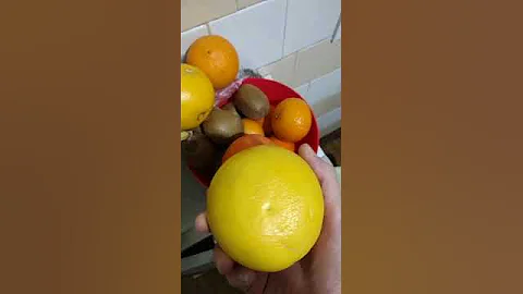 белый грейпфрут вкус как Помело имеет вкуснятина .в России кушаю сейчас это