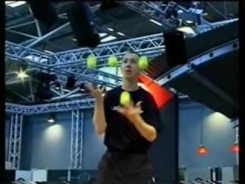 Hannes Kannes als Tennis-Jongleur für Dunlop