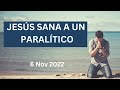 Jesús sana a un paralítico