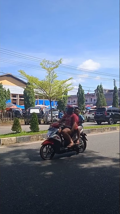 story WA halu mentahan lagi menikmati suasana di pasar
