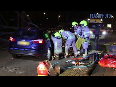 Boom valt op rijdende auto tijdens storm Dudley - Rozenlaan Maassluis