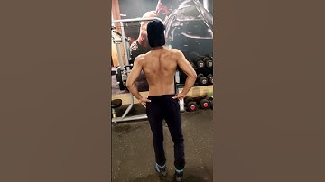 Back Mucles posing at gym💪💪