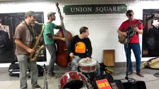 California Honeydrops at Union Square Subway Station chords