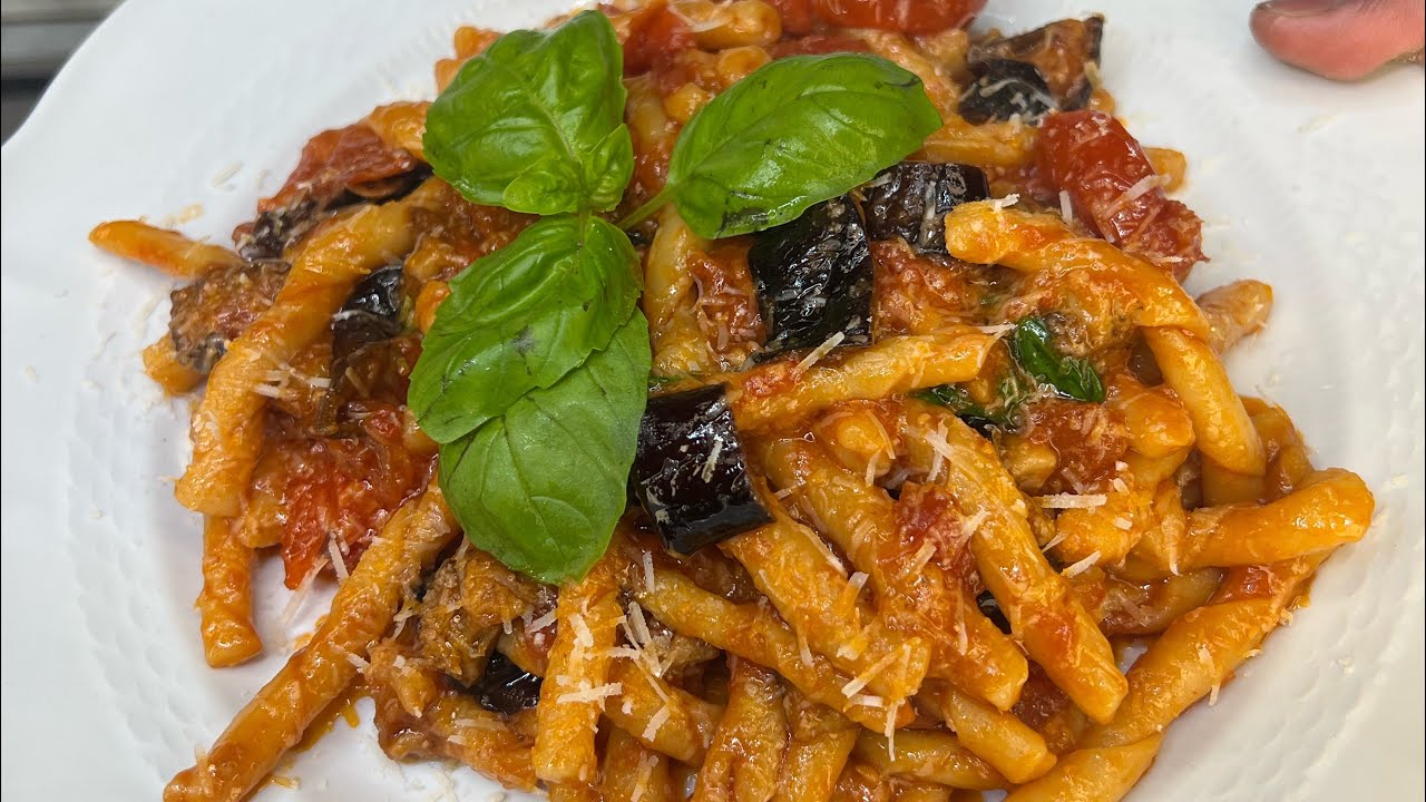 Pasta con melanzane e pomodorini😋🇮🇹💫 #pasta #cucinelli #food #coffee #pastatime #cucinelli 