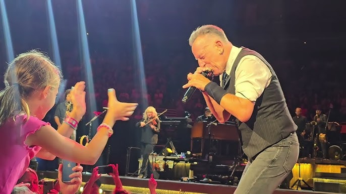 Bruce Springsteen - Boss Gives Harmonica to Young Fan - "The Promised Land" - Pittsburgh - 8/18/2024 - YouTube