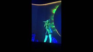 Ariana Grande - fake smile (Live at o2 Arena London (20/08/19)