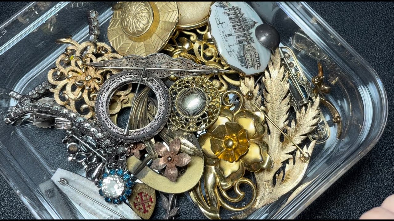 Friday MixUp How to Date Brooches and Pins! Identify different Brooch