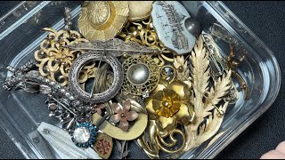 Friday MixUp How to Date Brooches and Pins!  Identify different Brooch Backs Victorian to Present