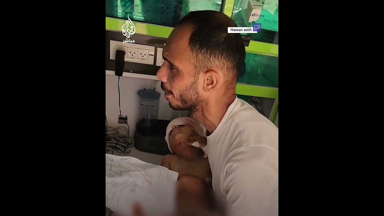 بعد بتر قدمه.. أب فلسطيني يحمل صغيره المصاب ويصرخ على شقيقه "خدوا رجله ادفنوها معاكم"