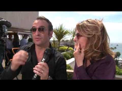 Jean dujardin a toujours 'la meme gonzesse' doovi.