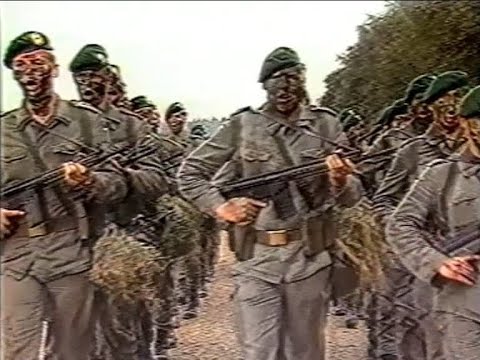 1985: German soldiers have a special ritual before they sing their songs