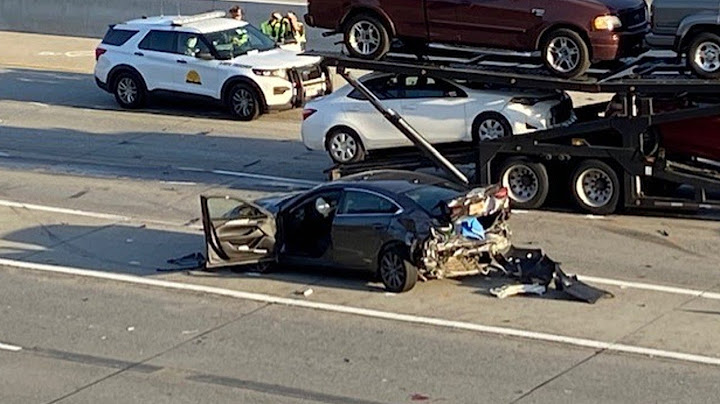 3 people critically injured in multi-vehicle crash on I-215