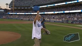 Stl Gm2 Wills Throws Ceremonial First Pitch