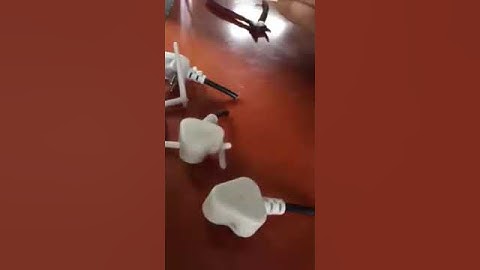 45 tons injection molding machine for 3 pins plug 4 cavities