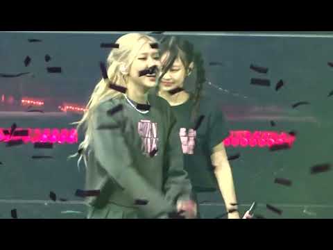 ⚠️ [FANCAM / ROSÉ + LISA FOCUS] Yeah Yeah Yeah // 블랙핑크 (BLACKPINK) in Berlin (19.12.2022)