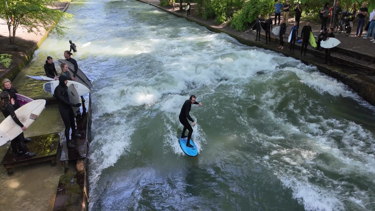 Eisbachwelle - Surferparadies in der Münchner Innenstadt