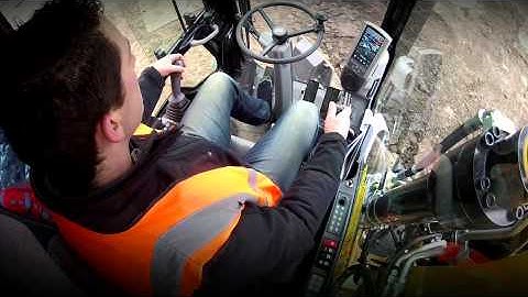 Cat® Wheel Excavators | Joystick Steering
