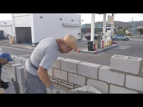 Βίντεο: Πώς στερεώνετε πέτρα σε τσιμεντόλιθο;