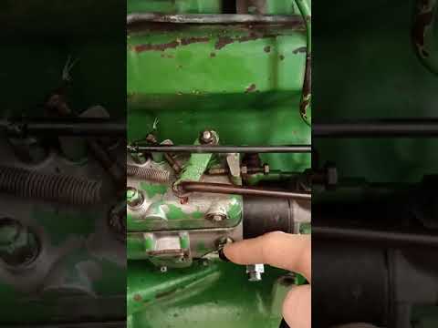 Video: John Deere yakıt sisteminin havasını nasıl alıyorsunuz?