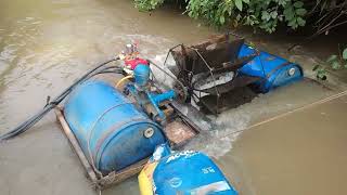 Roda d'água com bomba de alta pressão...