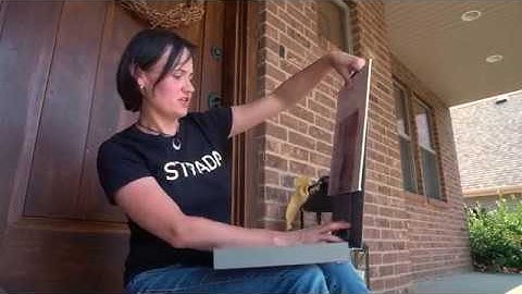 How to Secure a Canvas Panel to your STRADA Easel