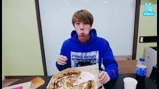 (eng/indo/japan/thai) BTS Eat JIN live 'apakah kamu tidak lapar?'