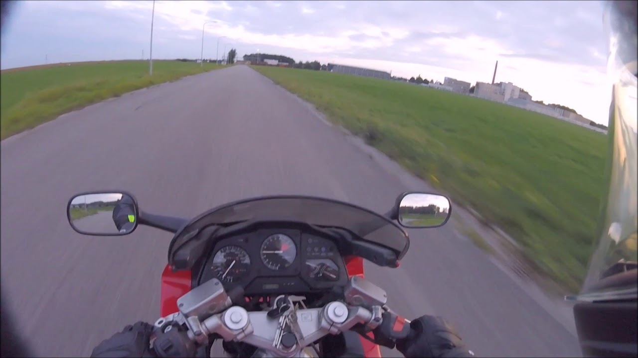 Honda VFR750 RC36 Insane V4 Sound