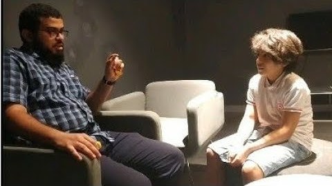 زين خير الله مع تلميذه وتسميع سورة الملك