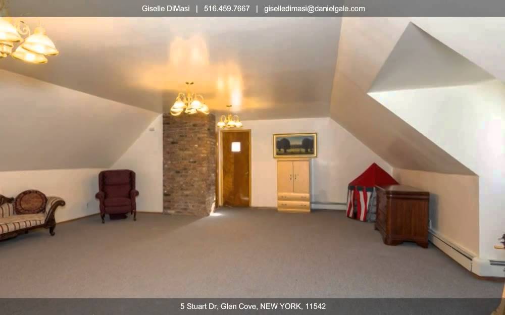 5 Stuart Dr, Glen Cove, NY 11542