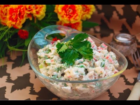 Видео рецепт Салат с крабовыми палочками, рисом и грибами