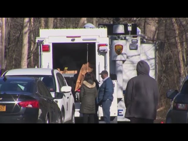 Police Resume Search After Human Remains Found In Long Island Park