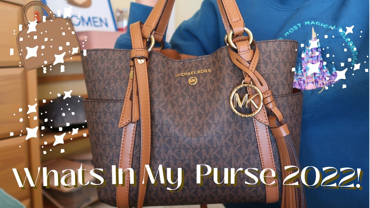 WHATS IN MY PURSE 2022 🤎 Michael Kors Purse Essentials 2022 What I Keep In My Purse 2022