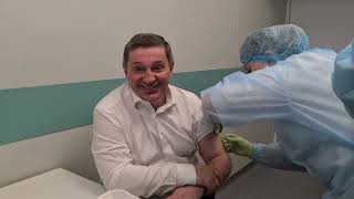 Губернатор Волгоградской области Андрей Бочаров сделал прививку от гриппа