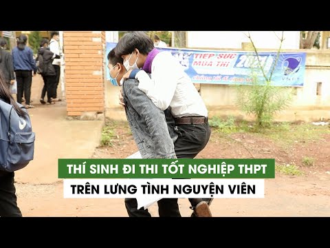 Cảm động thí sinh đi thi tốt nghiệp THPT trên lưng tình nguyện viên