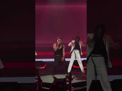Дима Билан зажигает на концерте под песню «У меня, у меня сердце пылает»