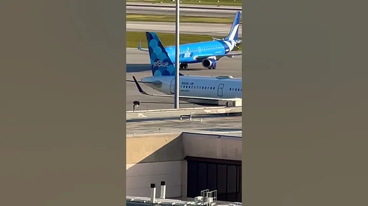 Breeze Airways Embraer 195 taxing to gate west pal...