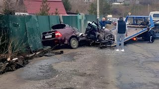 05.05.2024г - «Приору сложило пополам». Трое молодых парней погибли в ДТП с деревом в Кемерово.