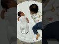 弟にスキンシップするお姉ちゃん#shorts #baby #marin_movies #赤ちゃん #まりんの日常 #育児 #育児vlog #育児パパ