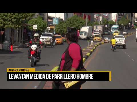 Alcalde Levanta medida de parrillero hombre