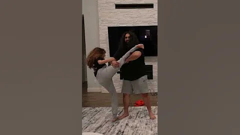 Esfand and Bonnie Play Fighting Goes Wrong...