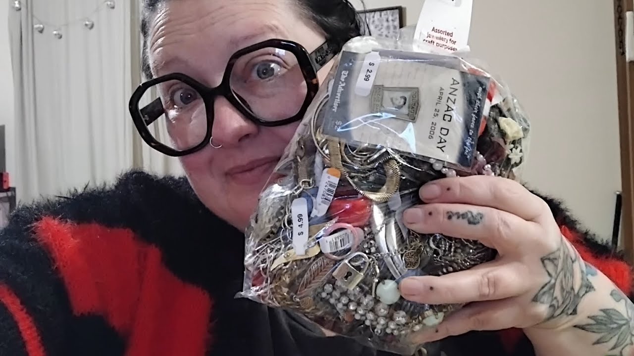 Vlog 40 Thrifted Savers Jewellery Bag Sort Through- Best Bag Yet