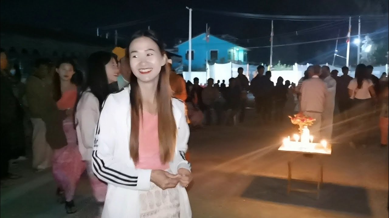 เก็บภาพบรรยากาศรำวงสาวเดื่อลอ ที่งานปอยปีใหม่ไตยมาฝากค่ะ