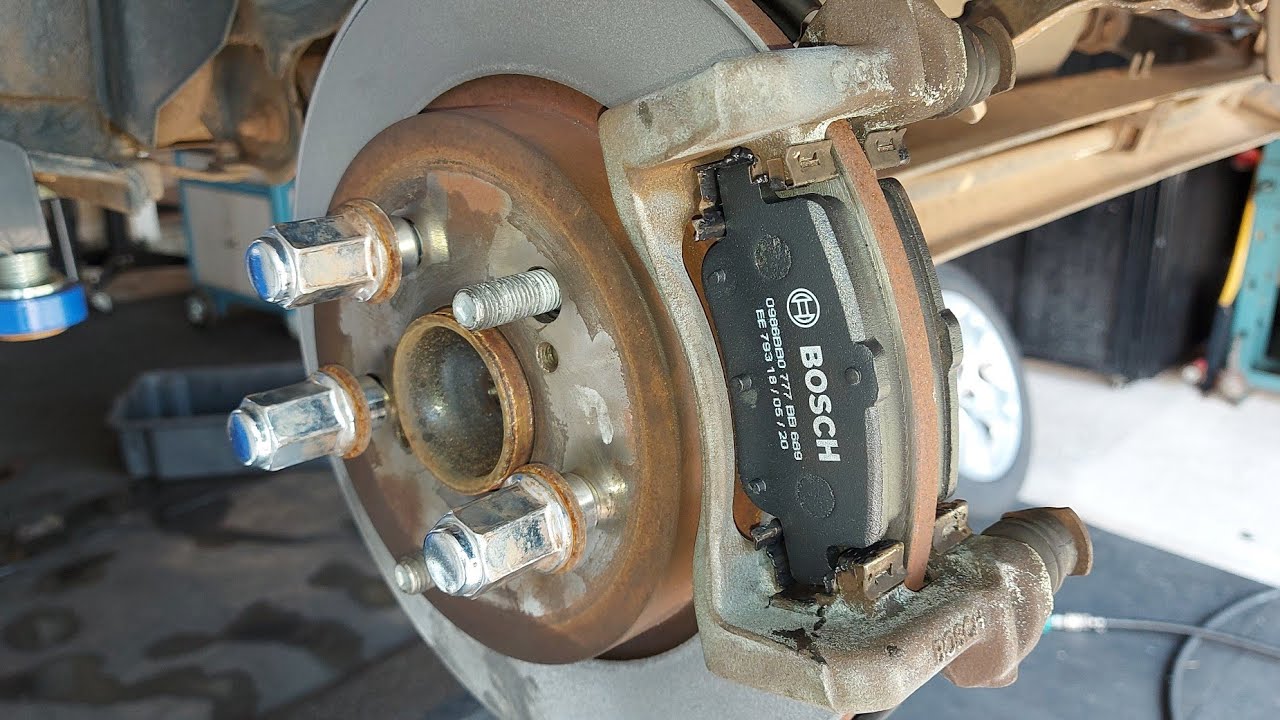 Toyota Corolla 1.8 2009 - Troca das Pastilhas, Passe nos Discos e Troca do Fluído de Freio