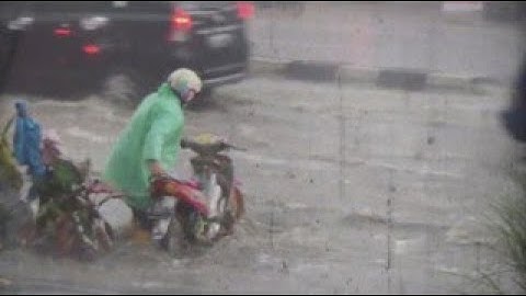 Sistem Drainase Buruk, Jalan Utama Bogor Tergenang Banjir Setinggi 60 Cm